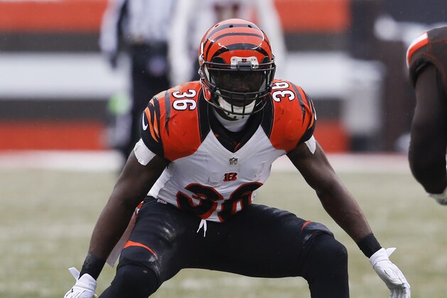 Cincinnati Bengals strong safety Shawn Williams (36) plays against the Cleveland Browns in the second half of an NFL football game, Sunday, Dec. 11, 2016, in Cleveland. (AP Photo/Ron Schwane)