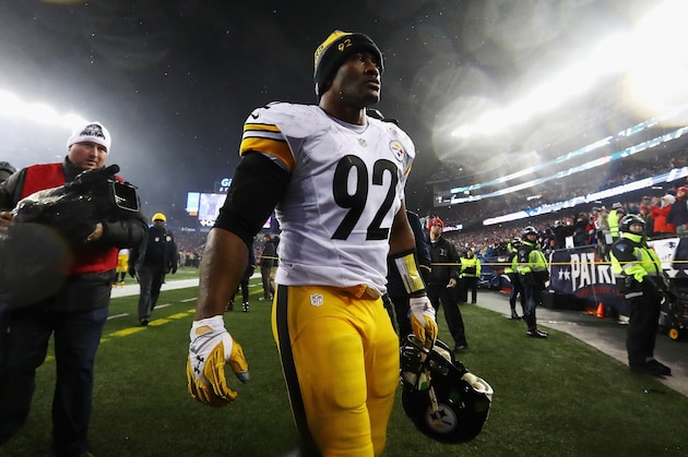 FOXBORO, MA - JANUARY 22:  James Harrison #92 of the Pittsburgh Steelers walks off the field after the New England Patriots defeated the Pittsburgh Steelers 36-17 to win the AFC Championship Game at Gillette Stadium on January 22, 2017 in Foxboro, Massachusetts.  (Photo by Al Bello/Getty Images)
