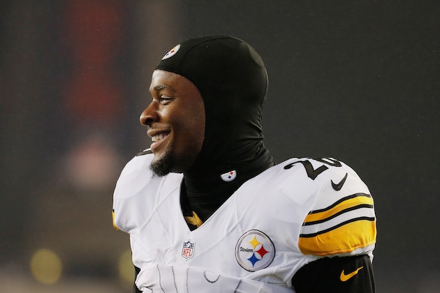FOXBORO, MA - JANUARY 22:  Le'Veon Bell #26 of the Pittsburgh Steelers reacts prior to the AFC Championship Game against the New England Patriots at Gillette Stadium on January 22, 2017 in Foxboro, Massachusetts.  (Photo by Jim Rogash/Getty Images)