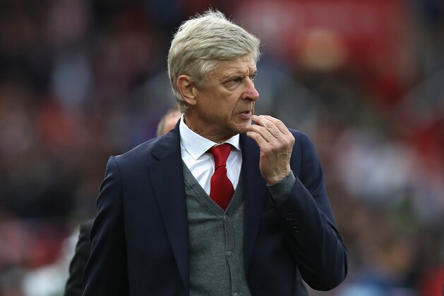 STOKE ON TRENT, ENGLAND - AUGUST 19:  Arsene Wenger, the Arsenal manager looks dejected after their defeat during the Premier League match between Stoke City and Arsenal at Bet365 Stadium on August 19, 2017 in Stoke on Trent, England.  (Photo by David Rogers/Getty Images)