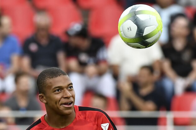 Monaco's French forward Kylian Mbappe warms up prior to the French Ligue 1 football match between Dijon FCO and AS Monaco, on August 13, 2017 at Gaston Gerard stadium in Dijon, northern France. / AFP PHOTO / PHILIPPE DESMAZES        (Photo credit should read PHILIPPE DESMAZES/AFP/Getty Images)