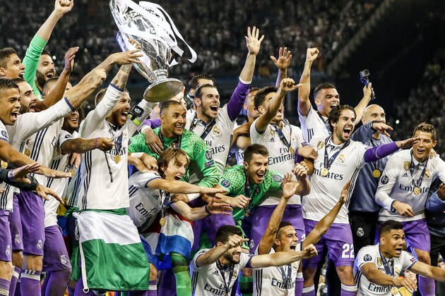 (L-R) Daniel Carvajal of Real Madrid, Raphael Varane of Real Madrid, Karim Benzema of Real Madrid, Marcelo of Real Madrid, Toni Kroos of Real Madrid, Sergio Ramos of Real Madrid, coach Zinedine Zidane of Real Madrid goalkeeper Keylor Navas of Real Madrid, Alvaro Morata of Real Madrid, Gareth Bale of Real Madrid, Nacho of Real Madrid, goalkeeper Ruben Yanez of Real Madrid, Lucas Vazquez of Real Madrid, Marco Asensio of Real Madrid, Isco of Real Madrid, Pepe of Real Madrid, Casemiro of Real Madrid, Cristiano Ronaldo of Real Madrid with Champions League trophy, Coupe des clubs Champions Europeensduring the UEFA Champions League final match between Juventus FC and Real Madrid on June 3, 2017 at the Millennium Stadium in Cardiff, Wales(Photo by VI Images via Getty Images)