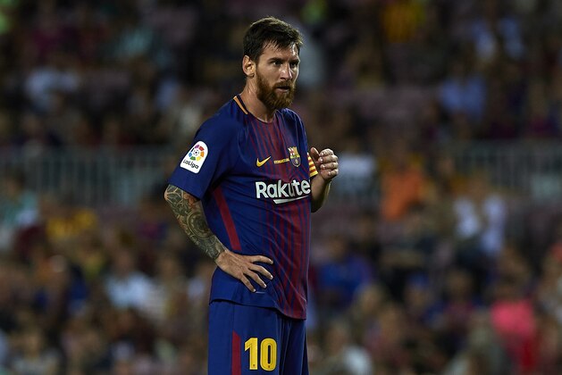 BARCELONA, SPAIN - AUGUST 20:  Lionel Messi of Barcelona looks on during the La Liga match between Barcelona and Real Betis at Camp Nou on August 20, 2017 in Barcelona, Spain.  (Photo by Manuel Queimadelos Alonso/Getty Images)