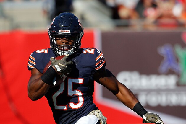 Nov 13, 2016; Tampa, FL, USA;  Chicago Bears running back Ka'Deem Carey (25) runs with the ball against the Tampa Bay Buccaneers during the first half at Raymond James Stadium. Mandatory Credit: Kim Klement-USA TODAY Sports