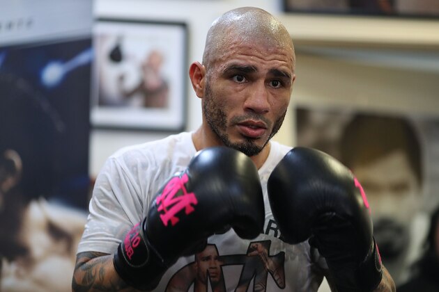 LOS ANGELES, CA - AUGUST 16: Miguel Cotto trains during a media workout on August 16, 2017 in Los Angeles, California. (Photo by Joe Scarnici/Getty Images) LOS ANGELES, CA - AUGUST 16: Miguel Cotto trains during a media workout on August 16, 2017 in Los Angeles, California. (Photo by Joe Scarnici/Getty Images)