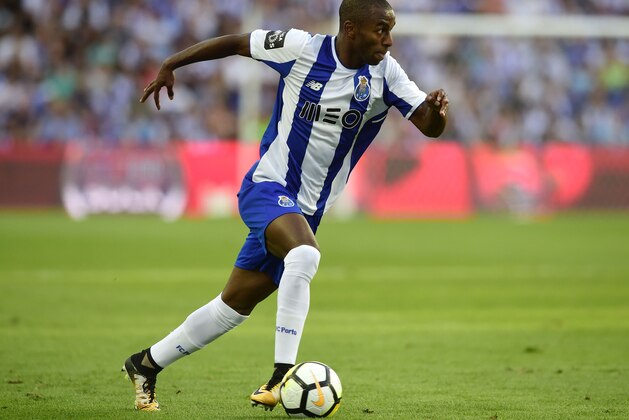 Porto's defender Ricardo Pereira runs with the ball during the Portuguese league football match FC Porto vs Estoril Praia at Dragao stadium in Porto, on August 9, 2017. Porto won the match 4-0. / AFP PHOTO / MIGUEL RIOPA        (Photo credit should read MIGUEL RIOPA/AFP/Getty Images)