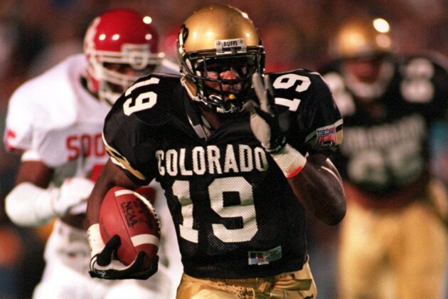 15 Oct 1994: COLORADO RUNNING BACK RASHAAN SALAAM BREAKS INTO THE OPEN FIELD DURING THE BUFFALOES 45-7 VICTORY OVER THE OKLAHOMA SOONERS IN A BIG EIGHT GAME AT FOLSOM FIELD IN BOULDER, COLORADO.