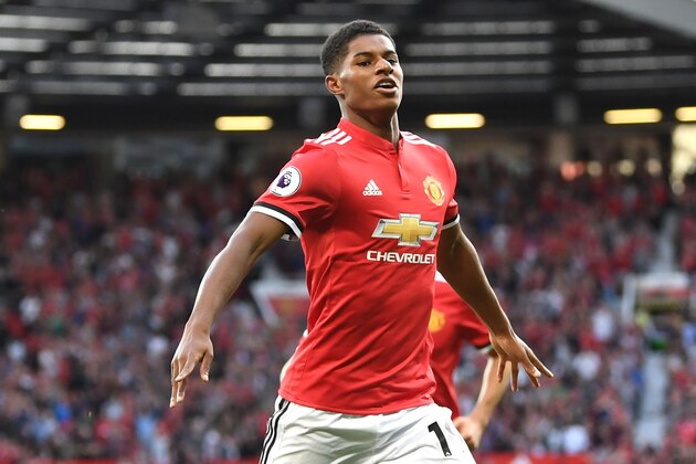 MANCHESTER, ENGLAND - AUGUST 26: Marcus Rashford of Manchester United celebrates scoring his sides first goal with his Manchester United team mates during the Premier League match between Manchester United and Leicester City at Old Trafford on August 26, 2017 in Manchester, England.  (Photo by Michael Regan/Getty Images)