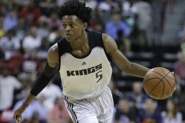 Sacramento Kings' De'Aaron Fox plays against the Los Angeles Lakers during the first half of an NBA summer league basketball game, Monday, July 10, 2017, in Las Vegas. (AP Photo/John Locher)