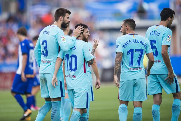 VITORIA-GASTEIZ, SPAIN - AUGUST 26:  Lionel Messi of FC Barcelona celebrates after scoring his team's second goal during the La Liga match between Deportivo Alaves and Barcelona at Estadio de Mendizorroza on August 26, 2017 in Vitoria-Gasteiz, Spain.  (Photo by Juan Manuel Serrano Arce/Getty Images)