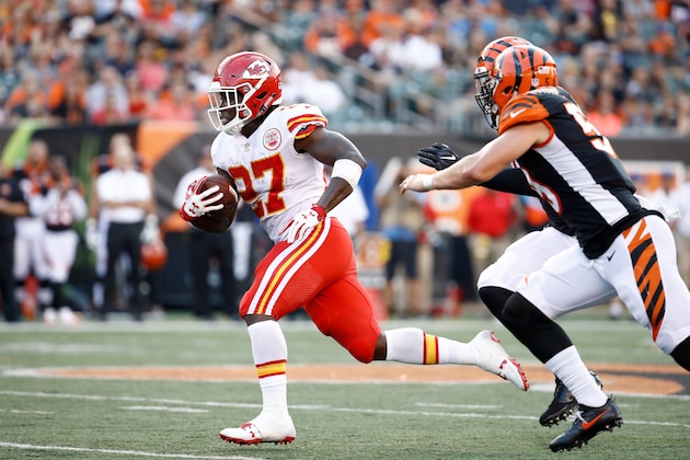 CINCINNATI, OH - AUGUST 19:  Kareem Hunt #27 of the Kansas City Chiefs runs with the ball against the Cincinnati Bengals during the preseason game at Paul Brown Stadium on August 19, 2017 in Cincinnati, Ohio.  (Photo by Andy Lyons/Getty Images)