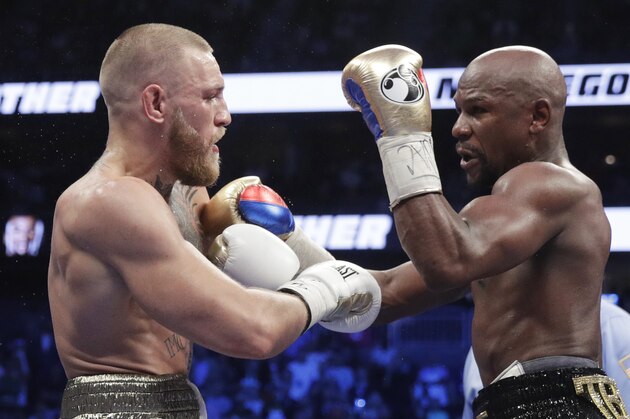 Floyd Mayweather Jr., right, fights Conor McGregor in a super welterweight boxing match Saturday, Aug. 26, 2017, in Las Vegas. (AP Photo/Isaac Brekken)