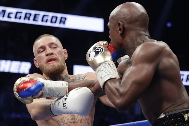 Floyd Mayweather Jr., right, fights Conor McGregor in a super welterweight boxing match Saturday, Aug. 26, 2017, in Las Vegas. (AP Photo/Isaac Brekken)