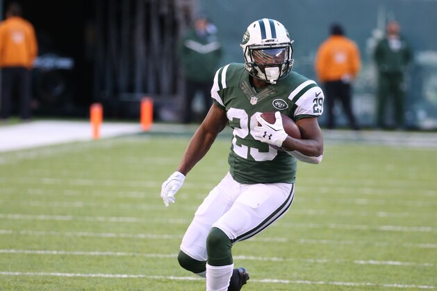 EAST RUTHERFORD, NJ - JANUARY 01:Running Back Bilal Powell #29 of the New York Jets has a long gain against the Buffalo Bills at MetLife Stadium on January 1, 2017 in East Rutherford, New Jersey. (Photo by Al Pereira/Getty Images)