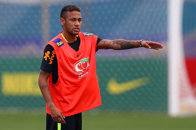 PORTO ALEGRE, BRAZIL - AUGUST 28: Neymar of Brazil gestures during a training session at the Gremio team training centre on August 28, 2017 in Porto Alegre, Brazil, ahead of their 2018 FIFA World Cup qualifier match against Ecuador on August 31. (Photo by Buda Mendes/Getty Images) PORTO ALEGRE, BRAZIL - AUGUST 28: Neymar of Brazil gestures during a training session at the Gremio team training centre on August 28, 2017 in Porto Alegre, Brazil, ahead of their 2018 FIFA World Cup qualifier match against Ecuador on August 31. (Photo by Buda Mendes/Getty Images)