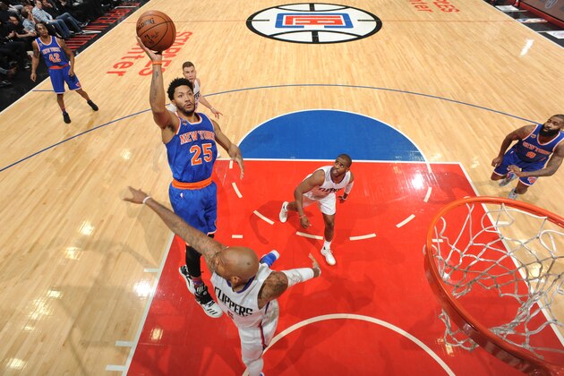 LOS ANGELES, CA - MARCH 20: Derrick Rose #25 of the New York Knicks shoots the ball against the LA Clippers  on March 20, 2017 at STAPLES Center in Los Angeles, California. NOTE TO USER: User expressly acknowledges and agrees that, by downloading and/or using this Photograph, user is consenting to the terms and conditions of the Getty Images License Agreement. Mandatory Copyright Notice: Copyright 2017 NBAE (Photo by Andrew D. Bernstein/NBAE via Getty Images)