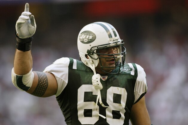 HOUSTON -  OCTOBER 19:  Kevin Mawae #68  of the New York Jets signals before game play against the Houston Texans at Reliant Stadium on October 19, 2003 in Houston, Texas. The Jets defeated the Texans 19-14.  (Photo by Ronald Martinez/Getty Images)