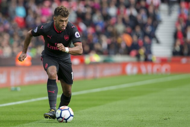 Arsenal's English midfielder Alex Oxlade-Chamberlain runs with the ball during the English Premier League football match between Stoke City and Arsenal at the Bet365 Stadium in Stoke-on-Trent, central England on August 19, 2017. / AFP PHOTO / Roland Harrison / RESTRICTED TO EDITORIAL USE. No use with unauthorized audio, video, data, fixture lists, club/league logos or 'live' services. Online in-match use limited to 75 images, no video emulation. No use in betting, games or single club/league/player publications.  /         (Photo credit should read ROLAND HARRISON/AFP/Getty Images)