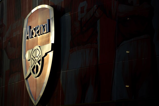 LONDON, ENGLAND - DECEMBER 08:  The Arsenal badge is seen on the side of the stadium ahead of  the Barclays Premier League match between Arsenal and Everton at Emirates Stadium on December 8, 2013 in London, England.  (Photo by Michael Regan/Getty Images)