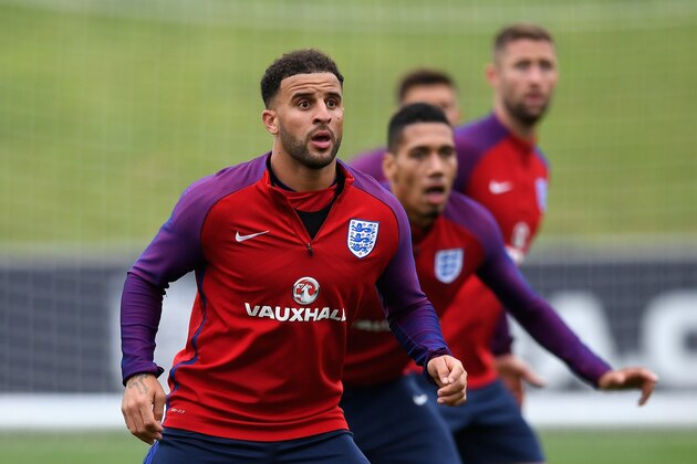 BURTON-UPON-TRENT, ENGLAND - AUGUST 29: Kyle Walker and team mates await a delivery during a England training session ahead of their World Cup Qualifiers against Malta and Slovakia at St Georges Park on August 29, 2017 in Burton-upon-Trent, England. (Photo by Shaun Botterill/Getty Images) BURTON-UPON-TRENT, ENGLAND - AUGUST 29: Kyle Walker and team mates await a delivery during a England training session ahead of their World Cup Qualifiers against Malta and Slovakia at St Georges Park on August 29, 2017 in Burton-upon-Trent, England. (Photo by Shaun Botterill/Getty Images)
