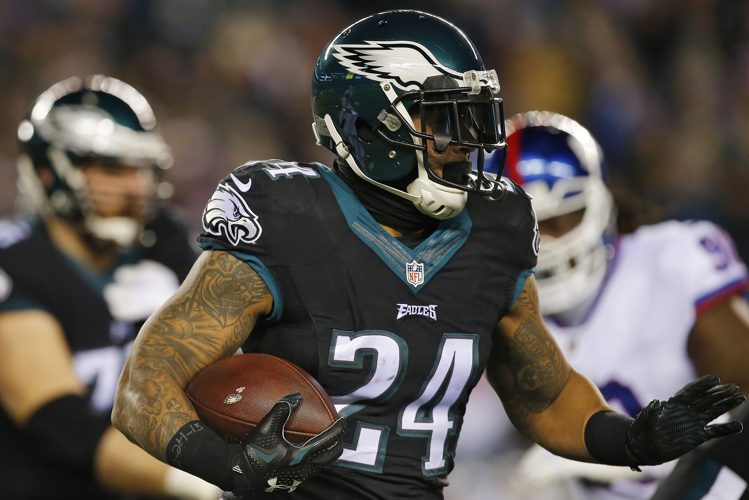 PHILADELPHIA, PA - DECEMBER 22: Running back Ryan Mathews #24 of the Philadelphia Eagles in action against the New York Giants during a game at Lincoln Financial Field on December 22, 2016 in Philadelphia, Pennsylvania. The Eagles defeated the Giants 24-19. (Photo by Rich Schultz/Getty Images)