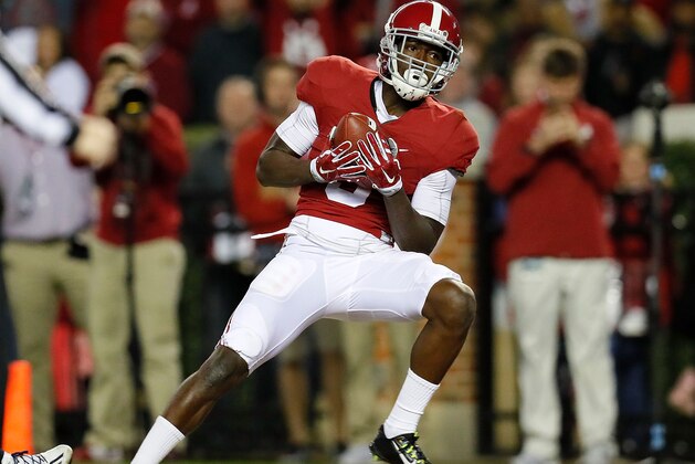 TUSCALOOSA, AL - NOVEMBER 19:  Calvin Ridley #3 of the Alabama Crimson Tide pulls in this touchdown reception against the Chattanooga Mocs at Bryant-Denny Stadium on November 19, 2016 in Tuscaloosa, Alabama.  (Photo by Kevin C. Cox/Getty Images)