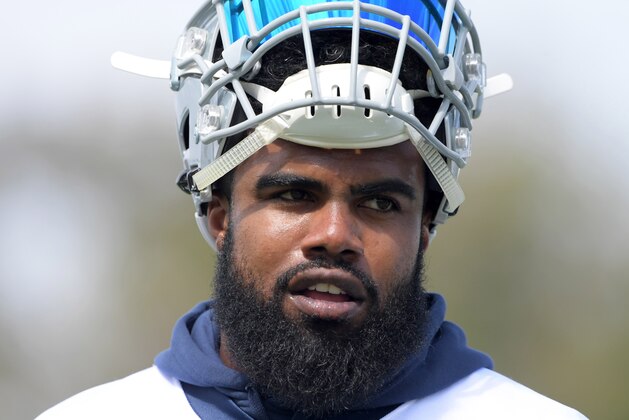 Jul 24, 2017; Oxnard, CA, USA; Dallas Cowboys running back Ezekiel Elliott (21) looks on during the opening day of training camp at River Ridge Fields. Mandatory Credit: Kirby Lee-USA TODAY Sports Jul 24, 2017; Oxnard, CA, USA; Dallas Cowboys running back Ezekiel Elliott (21) looks on during the opening day of training camp at River Ridge Fields. Mandatory Credit: Kirby Lee-USA TODAY Sports