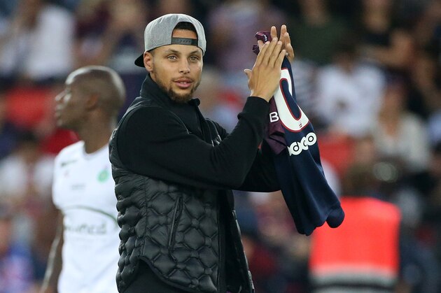 PARIS, FRANCE - AUGUST 25: Stephen Curry  of Golden State Warriors helps to kick off the French Ligue 1 match between Paris Saint Germain (PSG) and AS Saint-Etienne (ASSE) at Parc des Princes on August 25, 2017 in Paris, France. (Photo by Jean Catuffe/Getty Images)
