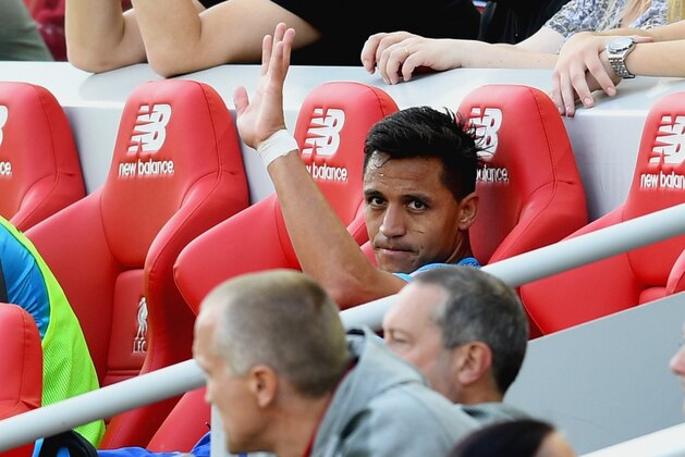 LIVERPOOL, ENGLAND - AUGUST 27: Alexis Sanchez of Arsenal waves after being subbed during the Premier League match between Liverpool and Arsenal at Anfield on August 27, 2017 in Liverpool, England.  (Photo by Michael Regan/Getty Images)