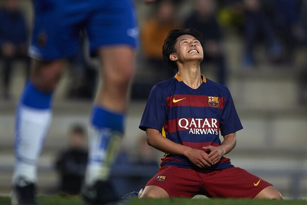 BARCELONA, SPAIN - JANUARY 31:  Seung Woo Lee of Barcelona reacts during the match between FC Barcelona U18 and Real Zaragoza U18 at Ciutat Esportiva Joan Gamper on January 31, 2016 in Barcelona, Spain.  (Photo by Manuel Queimadelos Alonso/Getty Images)