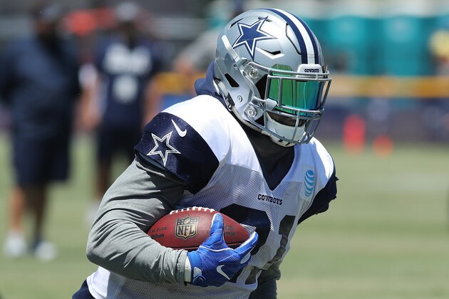OXNARD, CA - JULY 27: Ezekiel Elliott #21 of the Dallas Cowboys runs the ball down field during morning practice on July 27, 2017 in Oxnard, California. (Photo by Josh Lefkowitz/Getty Images) OXNARD, CA - JULY 27: Ezekiel Elliott #21 of the Dallas Cowboys runs the ball down field during morning practice on July 27, 2017 in Oxnard, California. (Photo by Josh Lefkowitz/Getty Images)