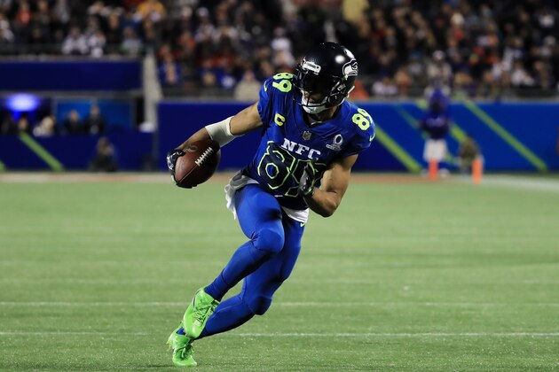 ORLANDO, FL - JANUARY 29:  Doug Baldwin #89 of the NFC carries a reception for a touchdown in the second quarter against the AFC during the NFL Pro Bowl at the Orlando Citrus Bowl on January 29, 2017 in Orlando, Florida.  (Photo by Sam Greenwood/Getty Images)