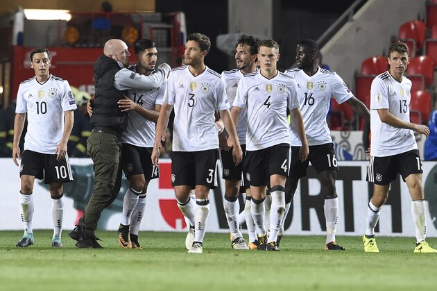 A fan celebrates with Germany's players after the FIFA World Cup 2018 qualification football match between Czech Republic and Germany in Plzen, Czech Republic on September 1, 2017. / AFP PHOTO / Michal Cizek / The erroneous mention[s] appearing in the metadata of this photo by Michal Cizek has been modified in AFP systems in the following manner: [Prague] instead of [Plzen]. Please immediately remove the erroneous mention[s] from all your online services and delete it (them) from your servers. If you have been authorized by AFP to distribute it (them) to third parties, please ensure that the same actions are carried out by them. Failure to promptly comply with these instructions will entail liability on your part for any continued or post notification usage. Therefore we thank you very much for all your attention and prompt action. We are sorry for the inconvenience this notification may cause and remain at your disposal for any further information you may require.        (Photo credit should read MICHAL CIZE