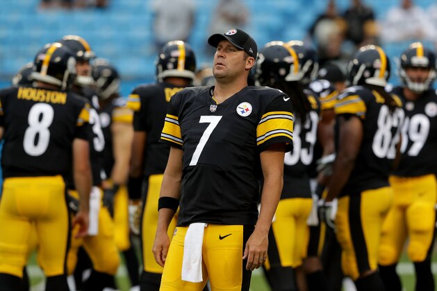 CHARLOTTE, NC - AUGUST 31:  Ben Roethlisberger #7 of the Pittsburgh Steelers warms up before their game against the Carolina Panthers at Bank of America Stadium on August 31, 2017 in Charlotte, North Carolina.  (Photo by Streeter Lecka/Getty Images)