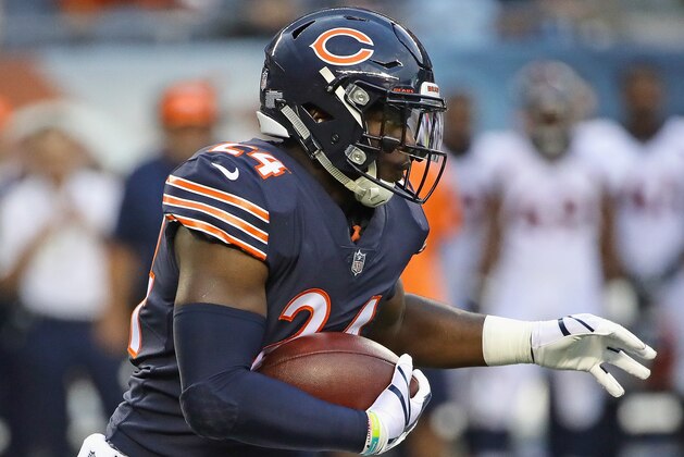 CHICAGO, IL - AUGUST 10:   Jordan Howard #24 of the Chicago Bears runs against the Denver Broncos
during a preseason game at Soldier Field on August 10, 2017 in Chicago, Illinois. (Photo by Jonathan Daniel/Getty Images)