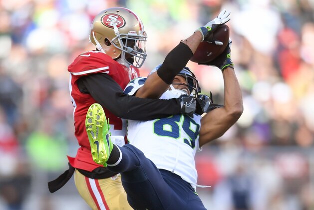 SANTA CLARA, CA - JANUARY 01:  Doug Baldwin #89 of the Seattle Seahawks catches a 41 yard pass over Rashard Robinson #33 of the San Francisco 49ers during the second quarter of their NFL football game at Levi's Stadium on January 1, 2017 in Santa Clara, California.  (Photo by Thearon W. Henderson/Getty Images)