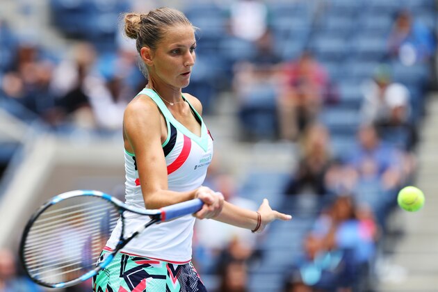 NEW YORK, NY - SEPTEMBER 02:  Karolina Pliskova of Czech Republic returns a shot to Saisai Zheng of China during their third round match on Day Six of the 2017 US Open at the USTA Billie Jean King National Tennis Center on September 2, 2017 in the Flushing neighborhood of the Queens borough of New York City.  (Photo by Richard Heathcote/Getty Images)