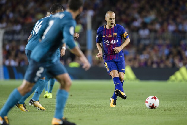 BARCELONA, SPAIN - AUGUST 13: Andres Iniesta of FC Barcelona (R) in action during the Supercopa de Espana Final 1st Leg match between FC Barcelona and Real Madrid at Camp Nou on August 13, 2017 in Barcelona, Spain. (Photo by Marcio Rodrigo Machado/Power Sport Images/Getty Images,)