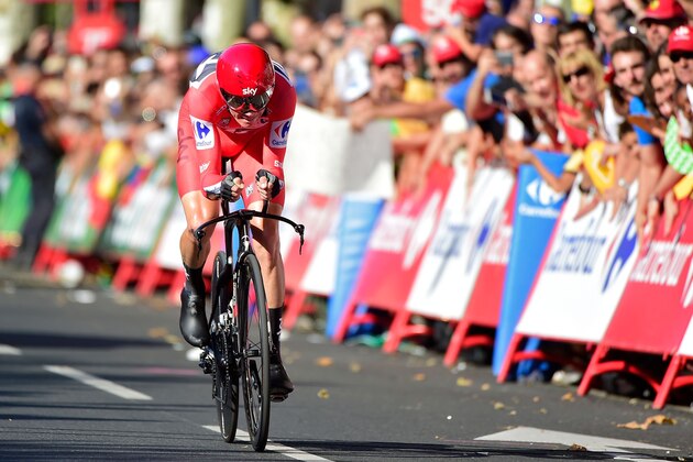 Sky's British cyclist Christopher Froome sprints to win the 16th stage of the 72nd edition of 'La Vuelta' Tour of Spain cycling race, a 40.2 km individual time trial from Circuito de Navarra in Los Arcos to Logrono, on September 5, 2017. / AFP PHOTO / JOSE JORDAN        (Photo credit should read JOSE JORDAN/AFP/Getty Images)