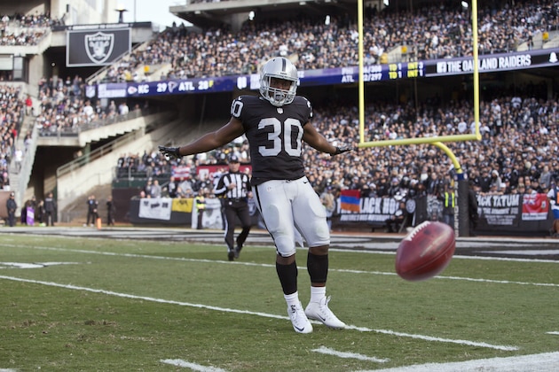 OAKLAND, CA - DECEMBER 4:  Running back Jalen Richard #30 of the Oakland Raiders watches as a punt lands out of bounds at the 15 yard line late in the second quarter on December 4, 2016 at Oakland-Alameda County Coliseum in Oakland, California.  The Raiders won 38-24.  (Photo by Brian Bahr/Getty Images)