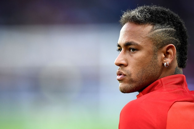 Paris Saint-Germain's Brazilian forward Neymar warms up ahead of the French Ligue 1 football match between Paris Saint-Germain (PSG) and Saint-Etienne (ASSE) at the Parc des Princes stadium in Paris on August 25, 2017. / AFP PHOTO / FRANCK FIFE        (Photo credit should read FRANCK FIFE/AFP/Getty Images)