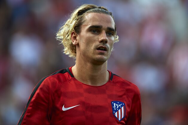 GIRONA, SPAIN - AUGUST 19:  Antoine Griezmann of Atletico de Madrid looks on prior to the La Liga match between Girona and Atletico de Madrid at Municipal de Montilivi Stadium on August 19, 2017 in Girona, Spain.  (Photo by Manuel Queimadelos Alonso/Getty Images)