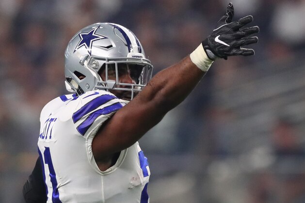 ARLINGTON, TX - AUGUST 26: Ezekiel Elliott #21 of the Dallas Cowboys indicates a first down in the first quarter of a preseason game against the Oakland Raiders at AT&T Stadium on August 26, 2017 in Arlington, Texas. (Photo by Tom Pennington/Getty Images)