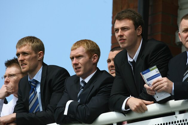 CHESTER, ENGLAND - MAY 07:  (L-R) Darren Fletcher, Paul Scholes and Johnny Evans of Manchester United watch the Boodles Diamond Velocity Handicap Stakes at Chester Racecourse on May 7, 2009 in Chester, England.  (Photo by Alex Livesey/Getty Images)