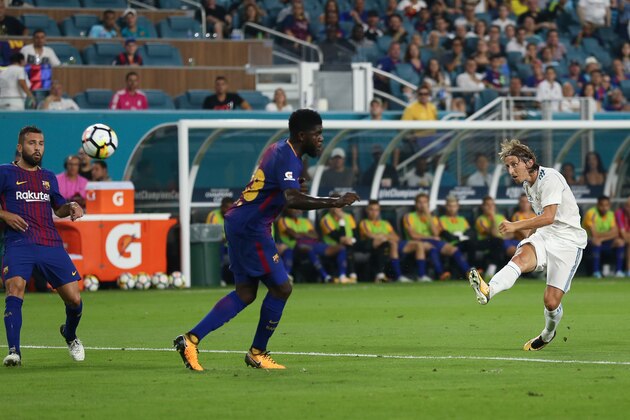 MIAMI GARDENS, FL - JULY 29: Luka Modric of Real Madrid during the International Champions Cup 2017 match between Real Madrid and FC Barcelona at Hard Rock Stadium on July 29, 2017 in Miami Gardens, Florida. (Photo by Robbie Jay Barratt - AMA/Getty Images)