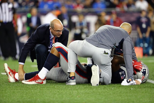 FOXBORO, MA - SEPTEMBER 07:  Dont'a Hightower #54 of the New England Patriots is helped by training staff after suffering an injury during the second half against the Kansas City Chiefs at Gillette Stadium on September 7, 2017 in Foxboro, Massachusetts.  (Photo by Adam Glanzman/Getty Images)