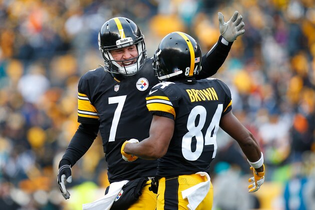 PITTSBURGH, PA - JANUARY 08:  Ben Roethlisberger #7 of the Pittsburgh Steelers celebrates a touchdown with Antonio Brown #84 in the first half during the Wild Card Playoff game against the Miami Dolphins at Heinz Field on January 8, 2017 in Pittsburgh, Pennsylvania. (Photo by Justin K. Aller/Getty Images)