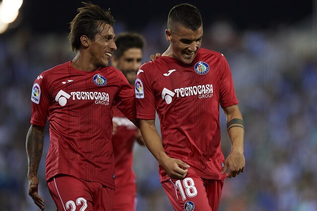 LEGANES, SPAIN - SEPTEMBER 08:  Mauro Arambarri (R) of Getafe celebrates scoring his team's first goal with his teammate Damian Suarez during the La Liga match between Leganes and Getafe at Estadio Municipal de Butarque on September 8, 2017 in Leganes, Spain.  (Photo by fotopress/Getty Images)