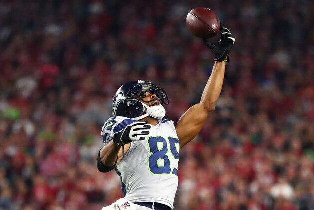Oct 23, 2016; Glendale, AZ, USA; Seattle Seahawks wide receiver Doug Baldwin (89) against the Arizona Cardinals at University of Phoenix Stadium. The game ended in a 6-6 tie after overtime. Mandatory Credit: Mark J. Rebilas-USA TODAY Sports