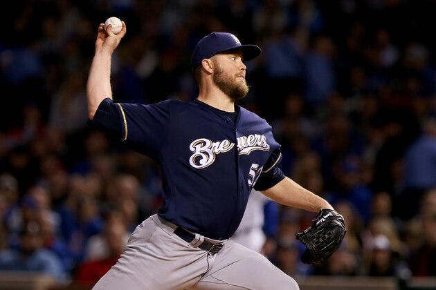CHICAGO, IL - SEPTEMBER 08:  Jimmy Nelson #52 of the Milwaukee Brewers pitches in the first inning against the Chicago Cubs at Wrigley Field on September 8, 2017 in Chicago, Illinois. (Photo by Dylan Buell/Getty Images)